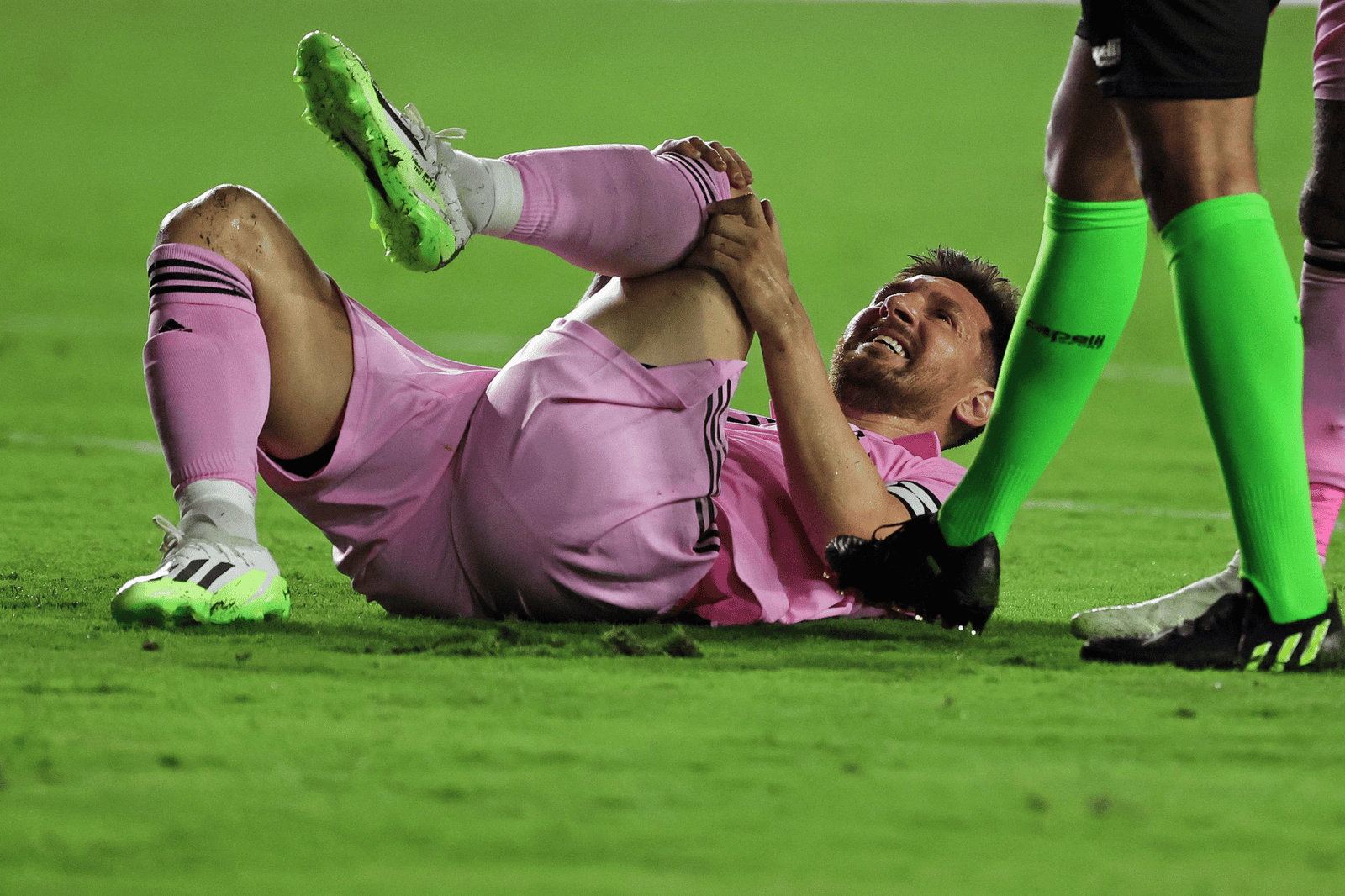 Alt Text: Messi injury update as Lionel Messi walks off during Inter Miami match